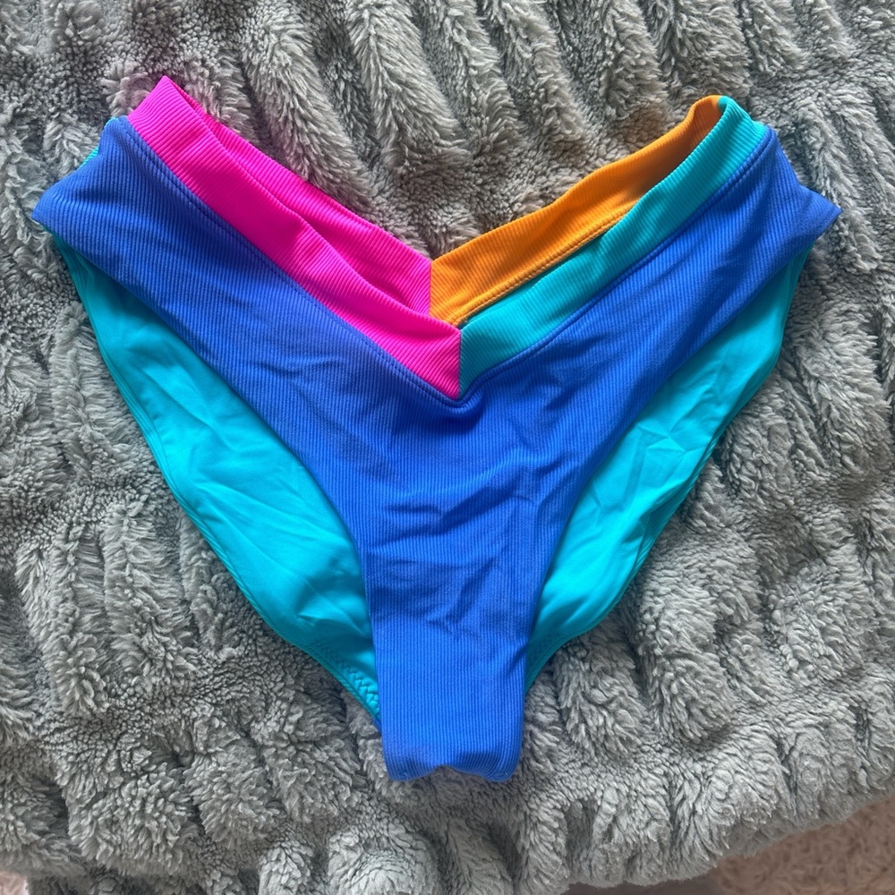 Oneone Bikini Set - Picture 4 of 8